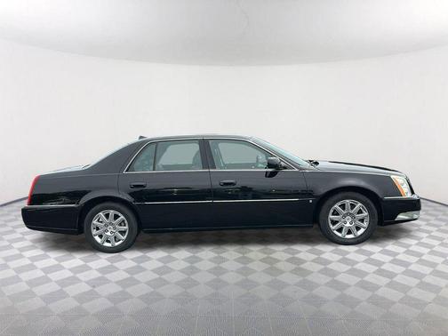2010 Cadillac DTS Base