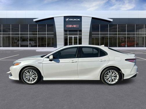 2020 Toyota Camry Hybrid XLE