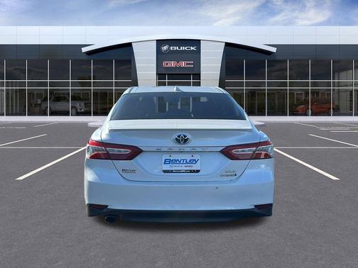 2020 Toyota Camry Hybrid XLE