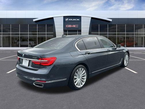2017 BMW 740 i