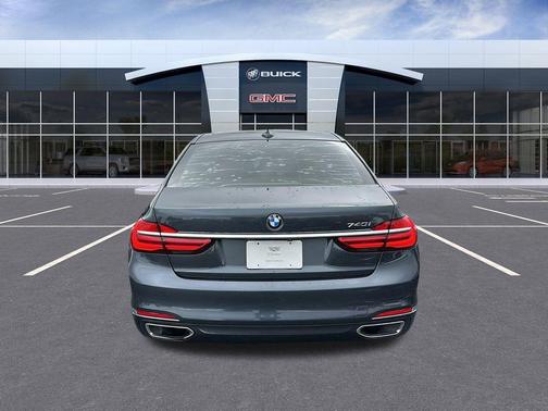 2017 BMW 740 i