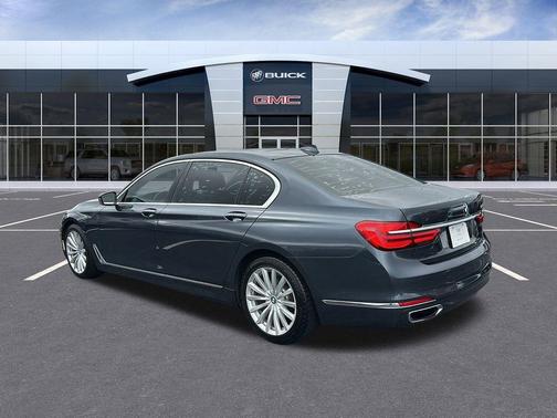 2017 BMW 740 i
