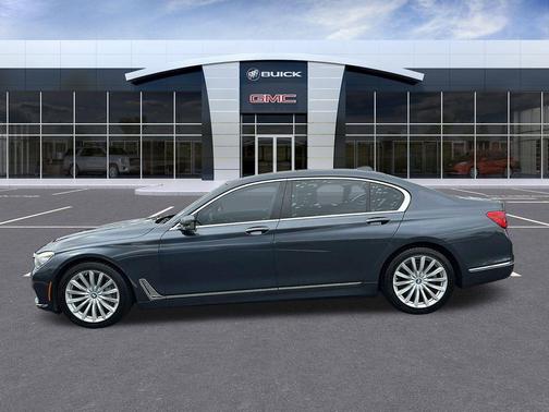 2017 BMW 740 i