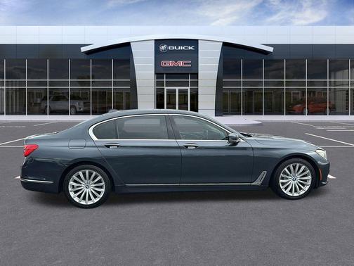 2017 BMW 740 i