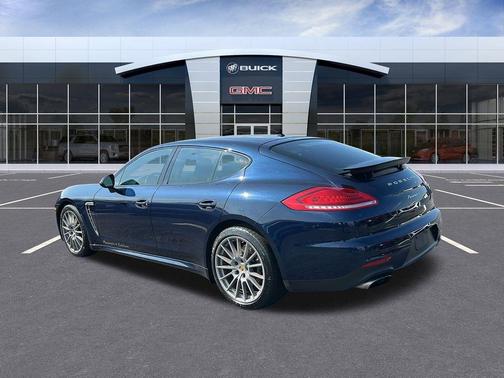 2016 Porsche Panamera 4