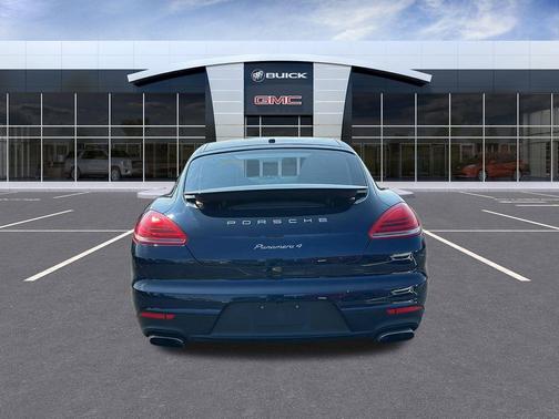 2016 Porsche Panamera 4