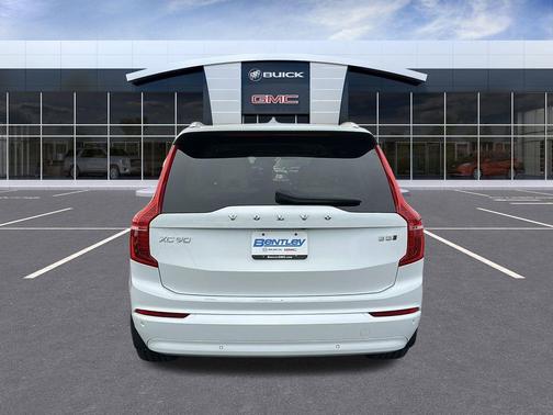 2023 Volvo XC90 B5 Core