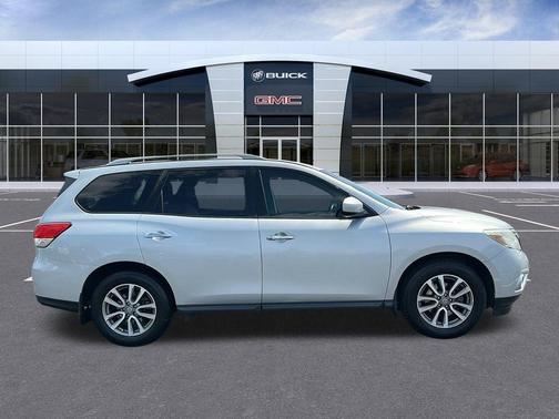 2016 Nissan Pathfinder S