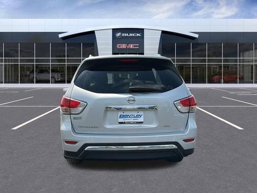 2016 Nissan Pathfinder S