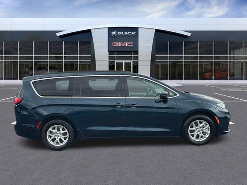 2022 Chrysler Pacifica Touring-L