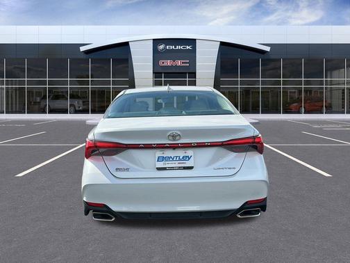 2019 Toyota Avalon XLE