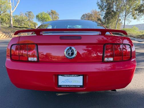 2005 Ford Mustang Deluxe