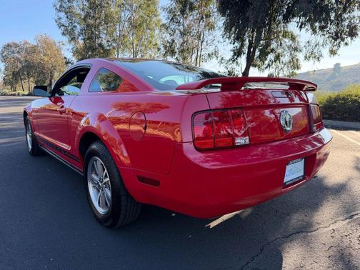 2005 Ford Mustang Deluxe