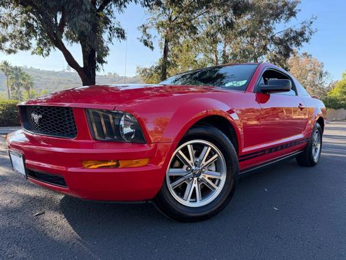 2005 Ford Mustang Deluxe