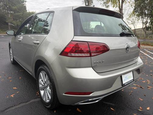 2018 Volkswagen Golf TSI SE