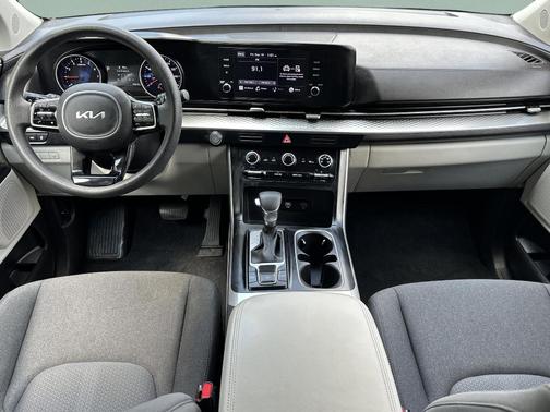 2022 Kia Carnival LX