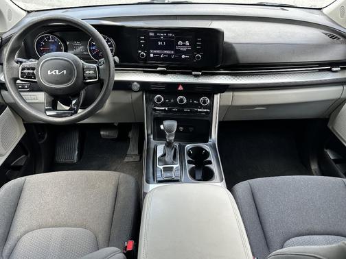 2022 Kia Carnival LX