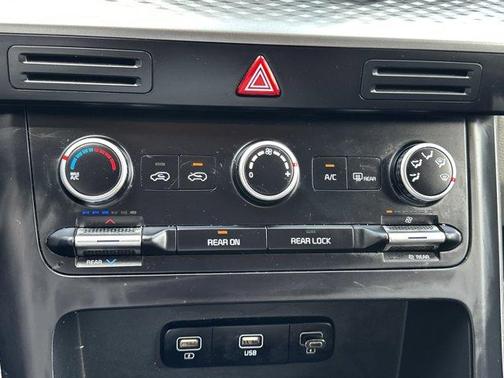 2022 Kia Carnival LX