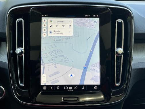 2024 Volvo XC40 B5 Plus Dark Theme