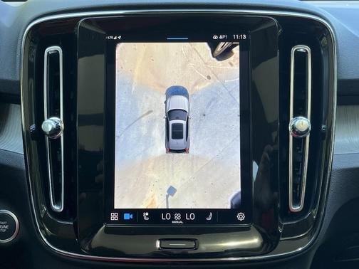 2024 Volvo XC40 B5 Plus Dark Theme