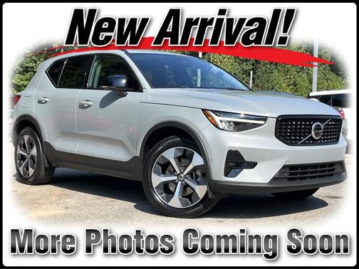 2024 Volvo XC40 B5 Plus Dark Theme