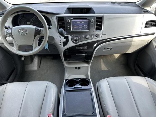 2012 Toyota Sienna LE