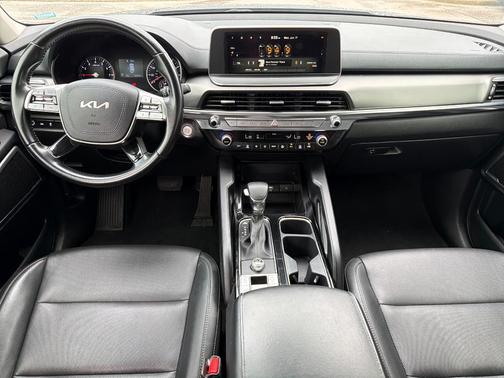 Ebony Black 2022 Kia Telluride LX