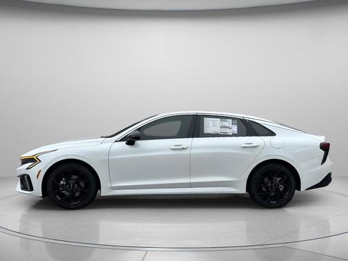 Snow White Pearl 2026 Kia K5 GT-Line