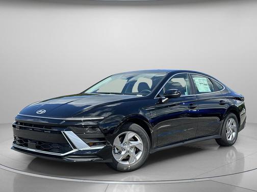 Black 2025 Hyundai SONATA SE