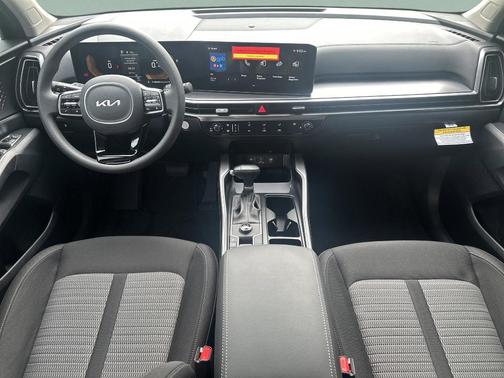 2025 Kia Sorento LX