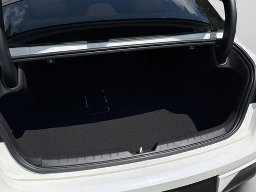 Snow White Pearl 2025 Kia K5 GT-Line
