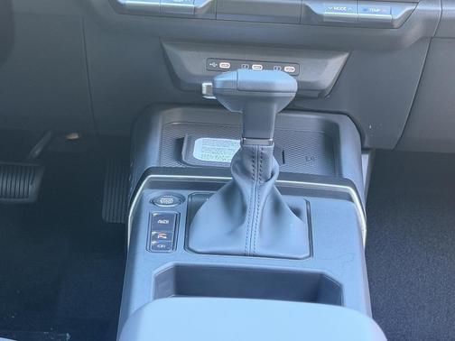 Aurora Black Pearl 2027 Kia Seltos X-Line