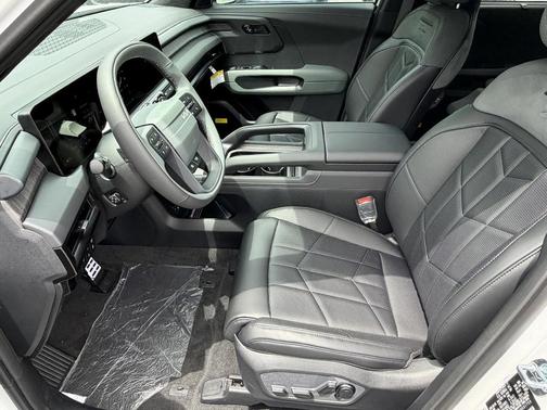Glacial White Pearl 2027 Kia Telluride SX
