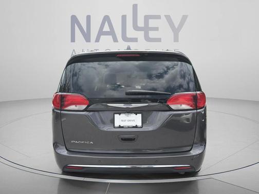 Granite Crystal Clearcoat Metallic 2018 Chrysler Pacifica Touring-L