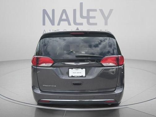 Granite Crystal Clearcoat Metallic 2018 Chrysler Pacifica Touring-L