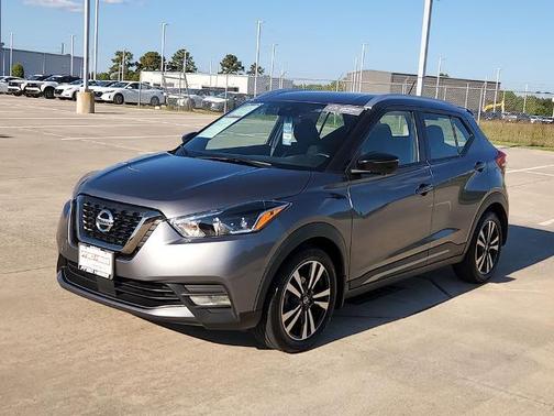 2020 Nissan Kicks SR