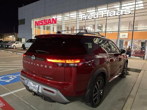 2024 Nissan Pathfinder Platinum