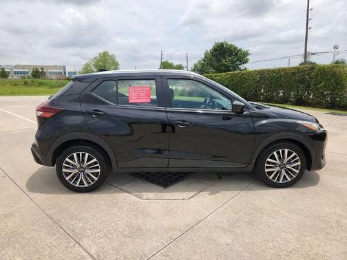 Super Black 2023 Nissan Kicks SV