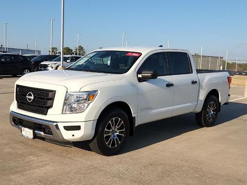 2024 Nissan Titan SV