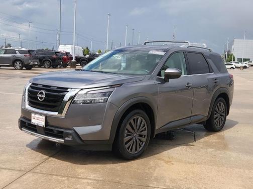 2022 Nissan Pathfinder SL