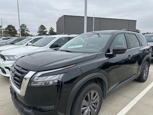 2025 Nissan Pathfinder SV