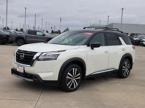 2024 Nissan Pathfinder Platinum