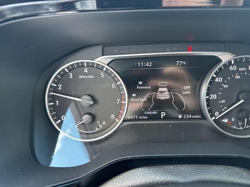 2024 Nissan Pathfinder SL