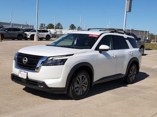 2025 Nissan Pathfinder SV