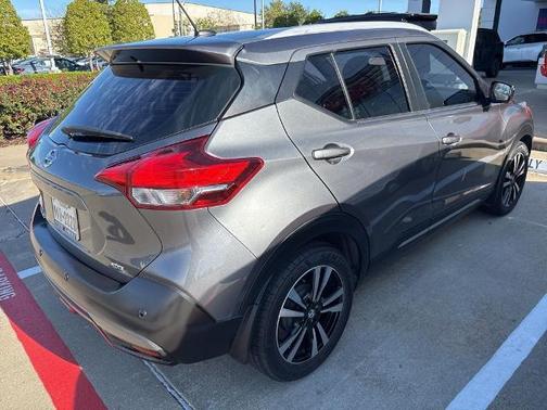 2020 Nissan Kicks SR