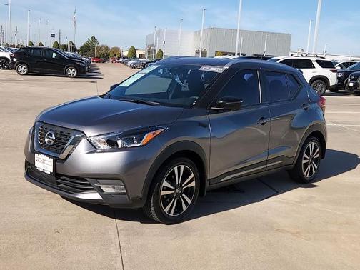 2020 Nissan Kicks SR