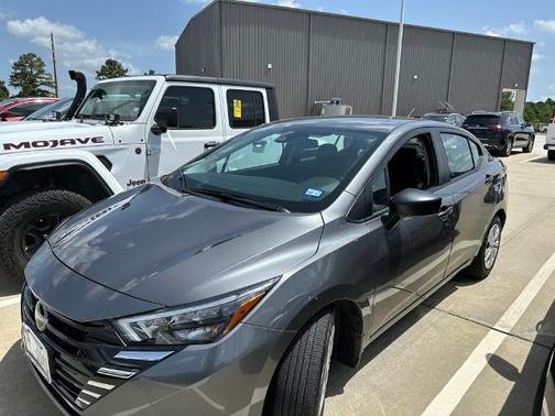 Gun Metallic 2025 Nissan Versa 1.6 S