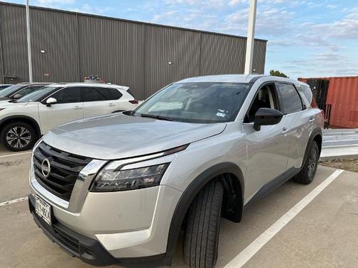 2025 Nissan Pathfinder S