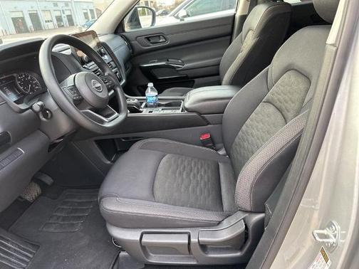 2025 Nissan Pathfinder S