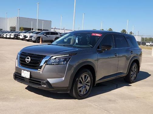 2025 Nissan Pathfinder S